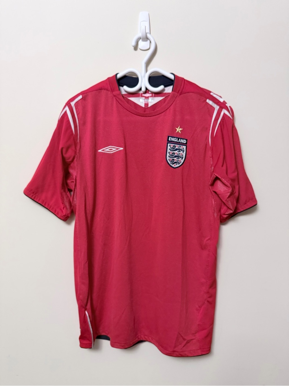 2004 - 2006 Umbro England Short Sleeve Football Jersey - Red with White Trim